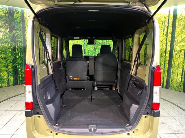 ���i�̂���������ʋ΁A���}���ɏ\���ȉ׎��X�y�[�X���m�ۂ��Ă���܂��B�Z�J���h�V�[�g��|���ƁA�傫�ȉו��̐ύڂ��\�ł���