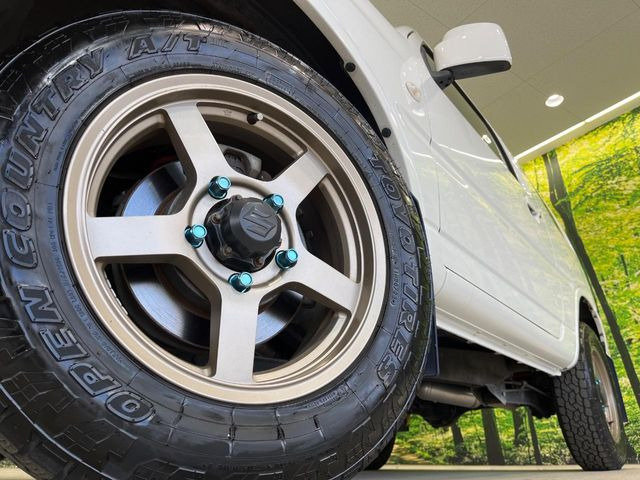 �y����16�C���`�A���~�z�C�[���z�O�ςɃ}�b�`���������A���~�z�C�[���𑕒����Ă���܂��B�e��ЊO�A���~�z�C�[����A�X�^�b�h���X�^�C�����戵�����Ă���܂��B���񂲑��k����������