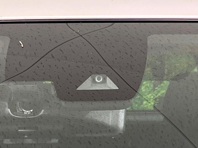 �y�C���e���W�F���g�G�}�[�W�F���V�[�u���[�L�z�t�����g�J�����őO���̎ԗ�����s�҂����m�B�Փ˂������Ȏ��͏Փ˔�Q�y���u���[�L���쓮�A�Փˉ�����T�|�[�g�B�����S�Ƀh���C�u�����y���݂��������܂��B