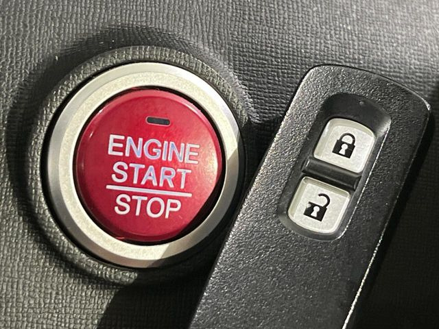 �yHonda�X�}�[�g�L�[�z�J�o����|�P�b�g�ɓ��ꂽ�܂܂ł��h�A�̎{���E�������\�ȃX�}�[�g�L�[�𑕔��B�G���W���̃I���E�I�t�����J�M�����o���K�v����������Ƃ��Ă��֗��ł���