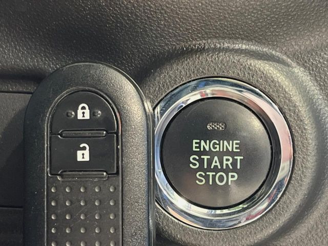 �y�L�[�t���[�V�X�e���z�J�o����|�P�b�g�ɓ��ꂽ�܂܂ł��h�A�̎{���E�������\�ȃX�}�[�g�L�[�𑕔��B�G���W���̃I���E�I�t�����J�M�����o���K�v����������Ƃ��Ă��֗��ł���