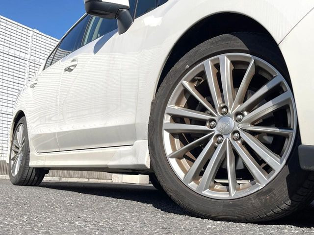 �y�����A���~�z�C�[���z�O�ςɃ}�b�`���������A���~�z�C�[���𑕒����Ă���܂��B�e��ЊO�A���~�z�C�[����A�X�^�b�h���X�^�C�����戵�����Ă���܂��B���񂲑��k����������