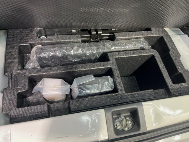 ���i�̂���������ʋ΁A���}���ɏ\���ȉ׎��X�y�[�X���m�ۂ��Ă���܂��B�Z�J���h�V�[�g��|���ƁA�傫�ȉו��̐ύڂ��\�ł���