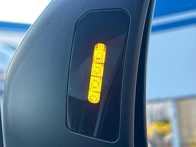 �y�����r�[�N���f�B�e�B�N�V�����z���s���A�h�A�~���[�̎��p�ɂȂ�₷���ӏ��Ɍ㑱�Ԃ��ڋ߂���ƃT�C�h�~���[�t�߂Ɍx����\���A�h���C�o�[�ɒ��ӊ��N�ƁA����̍ۂ̓n���h��������A�V�X�g�����܂��B