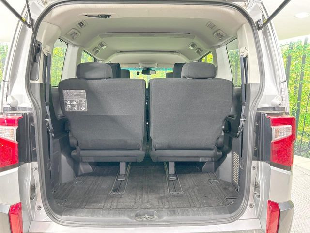 ���i�̂���������ʋ΁A���}���ɏ\���ȉ׎��X�y�[�X���m�ۂ��Ă���܂��B�Z�J���h�V�[�g��|���ƁA�傫�ȉו��̐ύڂ��\�ł���