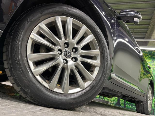 �y����18�C���`�A���~�z�C�[���z�O�ςɃ}�b�`���������A���~�z�C�[���𑕒����Ă���܂��B�e��ЊO�A���~�z�C�[����A�X�^�b�h���X�^�C�����戵�����Ă���܂��B���񂲑��k����������