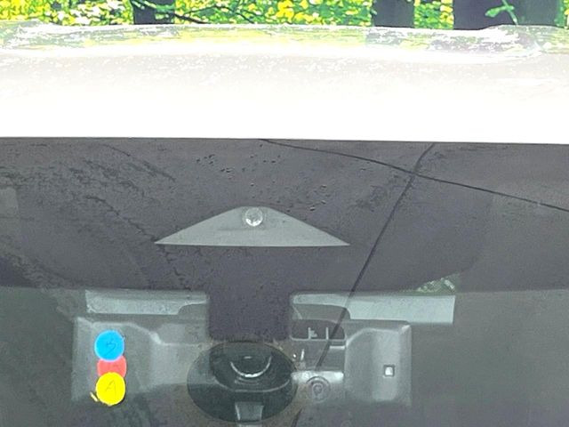 �y�C���e���W�F���g�G�}�[�W�F���V�[�u���[�L�z�t�����g�J�����őO���̎ԗ�����s�҂����m�B�Փ˂������Ȏ��͏Փ˔�Q�y���u���[�L���쓮�A�Փˉ�����T�|�[�g�B�����S�Ƀh���C�u�����y���݂��������܂��B