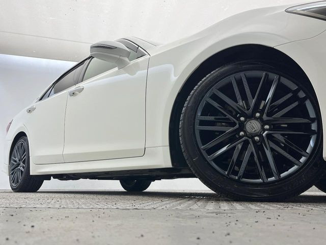 �y���������C���`�A���~�z�C�[���z�O�ςɃ}�b�`���������A���~�z�C�[���𑕒����Ă���܂��B�e��ЊO�A���~�z�C�[����A�X�^�b�h���X�^�C�����戵�����Ă���܂��B���񂲑��k����������