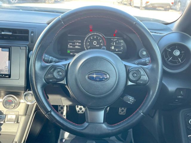 �y�����v�����X�e�A�����O�z�㎿�Ȋv���g�p���邱�ƂŁA��ɂ����������݂ƂĂ��^�]���₷���n���h���ł���