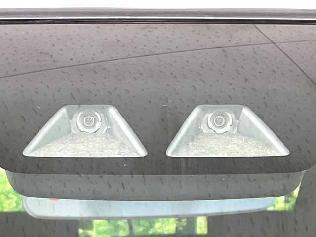 �y�X�}�[�g�A�V�X�g�z���s���ɑO���̎ԗ�����F�����A�Փ˂������Ȏ��͌x��ƃu���[�L�ŏՓˉ���Ɣ�Q�y�����A�V�X�g�B�����S�Ƀh���C�u�����y���݂��������܂��B