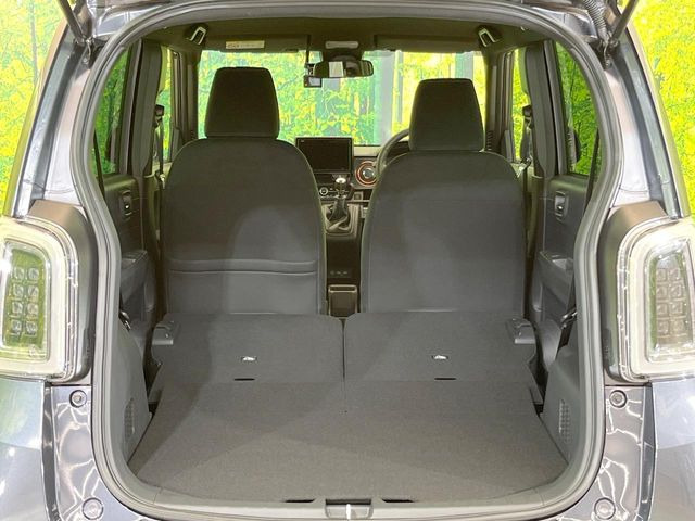 ���i�̂���������ʋ΁A���}���ɏ\���ȉ׎��X�y�[�X���m�ۂ��Ă���܂��B�Z�J���h�V�[�g��|���ƁA�傫�ȉו��̐ύڂ��\�ł���