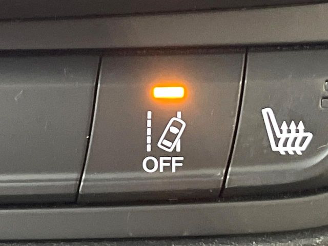 �����[���L�[�s���O�A�V�X�g:���s�Ԑ��̈�E�������Ă����@�\�B���s���ɁA�N���}���Ԑ�����O��Ă��邱�Ƃ��J���������m����ƁA�X�e�A�����O����U�������ăh���C�o�[�Ɍx�����܂��B