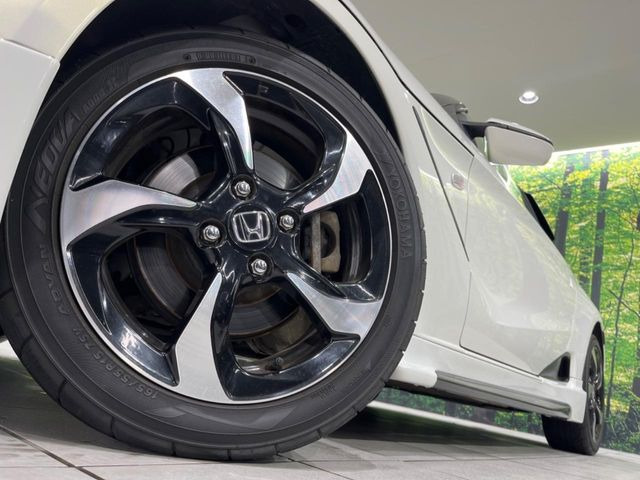 �y����16�C���`�A���~�z�C�[���z�O�ςɃ}�b�`���������A���~�z�C�[���𑕒����Ă���܂��B�e��ЊO�A���~�z�C�[����A�X�^�b�h���X�^�C�����戵�����Ă���܂��B���񂲑��k����������