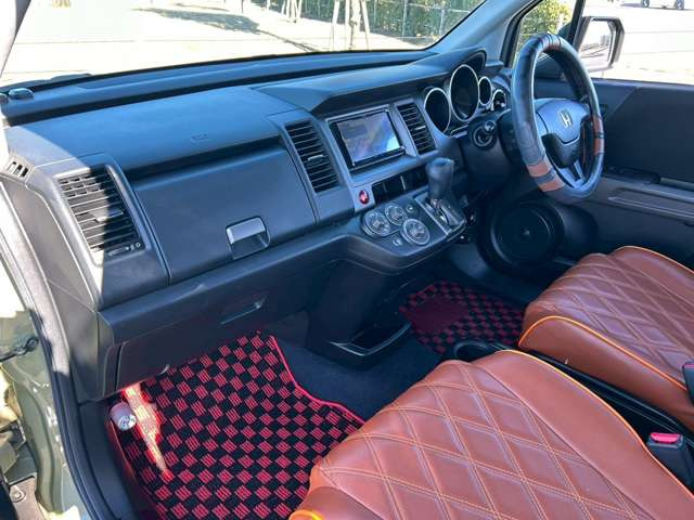 ���X�ł͂��_�񒸂��܂������q�l�Ƀh���C�u���R�[�_�[��K���X�R�[�e�B���O�{�H�ȂǁA���l�i��}���Ă��񋟂����Ē����Ă���܂��B�ڍׂ̓X�^�b�t�܂ł��C�y�ɂ��₢���킹���������܂��B