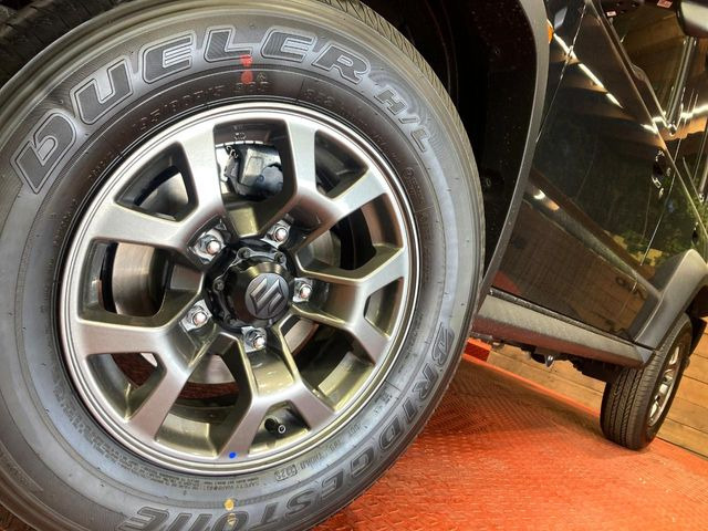 �y�O���[�h��p����15�C���`�A���~�z�C�[���z�f�U�C�����̍��������A���~�z�C�[���𑕒����Ă���܂��B�e��ЊO�A���~�z�C�[����A�X�^�b�h���X�^�C�����戵�����Ă���܂��B���񂲑��k����������