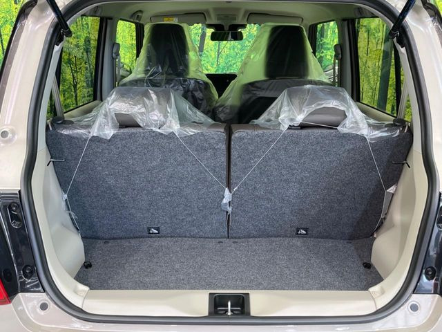 ���i�̂���������ʋ΁A���}���ɏ\���ȉ׎��X�y�[�X���m�ۂ��Ă���܂��B�Z�J���h�V�[�g��|���ƁA�傫�ȉו��̐ύڂ��\�ł���