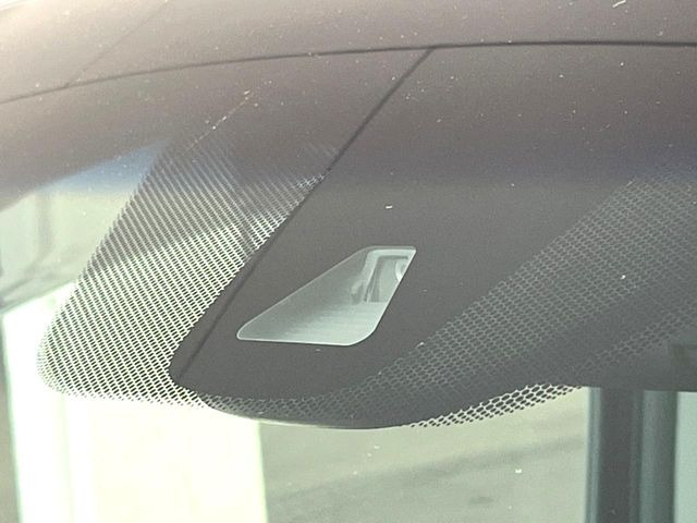 �y�z���_�Z���V���O�z���s���ɑO���̎ԗ�����F�����A�Փ˂������Ȏ��͌x��ƃu���[�L�ŏՓˉ���Ɣ�Q�y�����A�V�X�g�B�����S�Ƀh���C�u�����y���݂��������܂��B