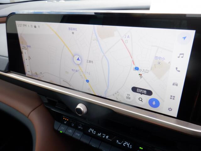 ナビも装備! 知らない場所もあっという間に検索♪ちょっとしたお出かけや旅行もこれでバッチリですね。