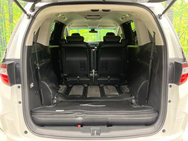 ���i�̂���������ʋ΁A���}���ɏ\���ȉ׎��X�y�[�X���m�ۂ��Ă���܂��B�Z�J���h�V�[�g��|���ƁA�傫�ȉו��̐ύڂ��\�ł���