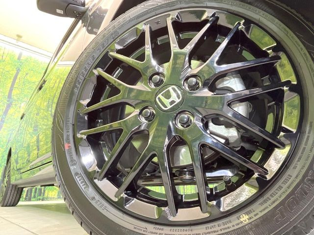 �y�O���[�h��p����15�C���`�A���~�z�C�[���z�f�U�C�����̍��������A���~�z�C�[���𑕒����Ă���܂��B�e��ЊO�A���~�z�C�[����A�X�^�b�h���X�^�C�����戵�����Ă���܂��B���񂲑��k����������