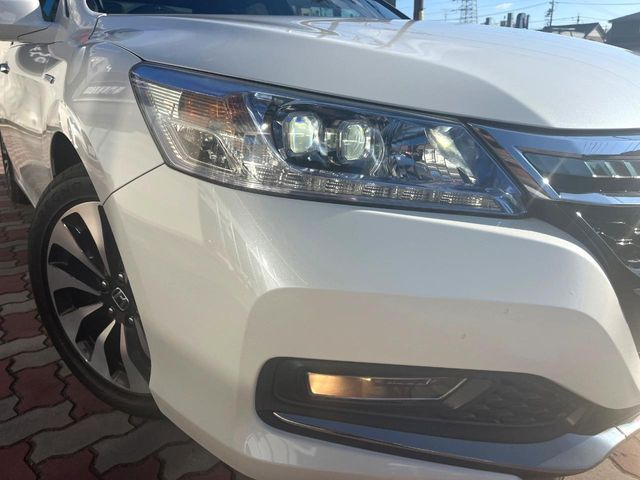 �yLED�w�b�h���C�g�z���V����ԑ��s�����ǍD�Ȏ��E���m�ۂ����S���ĉ^�]�ł��鍂�P�xLED�w�b�h���C�g�𑕔�!�_�����x�������A����d�͂��}�����Ă��܂��B