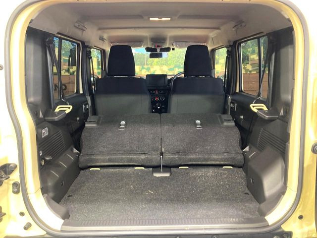 ���i�̂���������ʋ΁A���}���ɏ\���ȉ׎��X�y�[�X���m�ۂ��Ă���܂��B�Z�J���h�V�[�g��|���ƁA�傫�ȉו��̐ύڂ��\�ł���