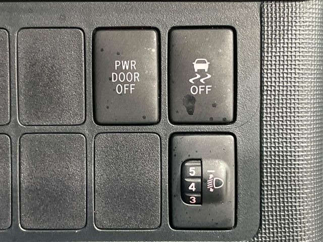 �y������h�~���u�z�ԗ��̉���������m����ƁA�����I�Ɏԗ��̐i�s������ۂ悤�Ɏԗ��𐧌䂵�܂��B�J�̓��ȂǊ���₷���H�ʏ󋵂ł����S�ȉ^�]���\�ł��B