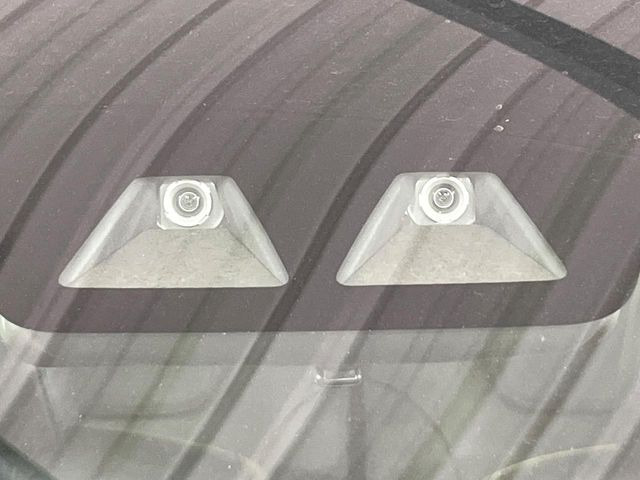 �y�X�}�[�g�A�V�X�g�z���s���ɑO���̎ԗ�����F�����A�Փ˂������Ȏ��͌x��ƃu���[�L�ŏՓˉ���Ɣ�Q�y�����A�V�X�g�B�����S�Ƀh���C�u�����y���݂��������܂��B