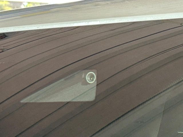 �y�X�}�[�g�u���[�L�T�|�[�g�z���s���ɑO���̎ԗ�����F�����A�Փ˂������Ȏ��͌x��ƃu���[�L�ŏՓˉ���Ɣ�Q�y�����A�V�X�g�B�����S�Ƀh���C�u�����y���݂��������܂��B