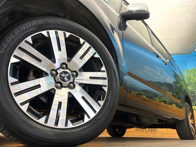 �y����18�C���`�A���~�z�C�[���z�O�ςɃ}�b�`���������A���~�z�C�[���𑕒����Ă���܂��B�e��ЊO�A���~�z�C�[����A�X�^�b�h���X�^�C�����戵�����Ă���܂��B���񂲑��k����������