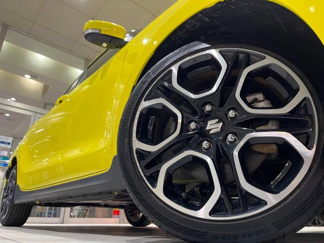 �y����17�C���`�A���~�z�C�[���z�O�ςɃ}�b�`���������A���~�z�C�[���𑕒����Ă���܂��B�e��ЊO�A���~�z�C�[����A�X�^�b�h���X�^�C�����戵�����Ă���܂��B���񂲑��k������