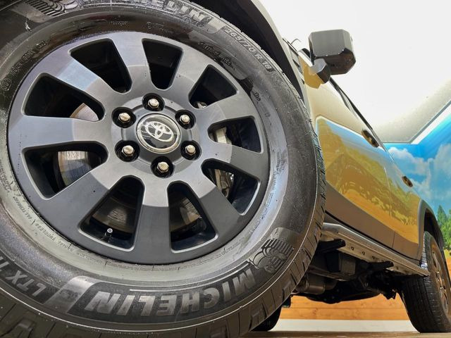 �y����18�C���`�A���~�z�C�[���z�O�ςɃ}�b�`���������A���~�z�C�[���𑕒����Ă���܂��B�e��ЊO�A���~�z�C�[����A�X�^�b�h���X�^�C�����戵�����Ă���܂��B���񂲑��k����������