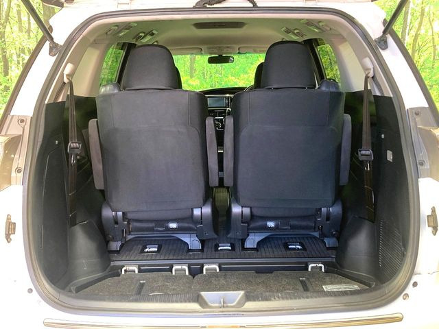 ���i�̂���������ʋ΁A���}���ɏ\���ȉ׎��X�y�[�X���m�ۂ��Ă���܂��B�Z�J���h�V�[�g��|���ƁA�傫�ȉו��̐ύڂ��\�ł���