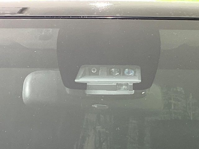 �y�g���^�Z�[�t�e�B�Z���X�z���s���ɑO���̎ԗ�����F�����A�Փ˂������Ȏ��͌x��ƃu���[�L�ŏՓˉ���Ɣ�Q�y�����A�V�X�g�B�����S�Ƀh���C�u�����y���݂��������܂��B