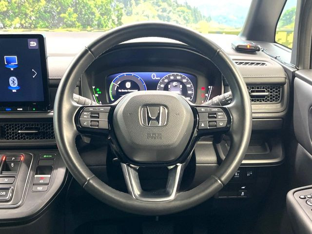 �y�����v�����X�e�A�����O�z�㎿�Ȋv���g�p���邱�ƂŁA��ɂ����������݂ƂĂ��^�]���₷���n���h���ł���