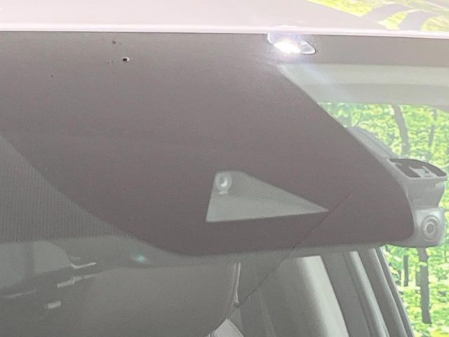 �y�C���e���W�F���g�G�}�[�W�F���V�[�u���[�L�z�t�����g�J�����őO���̎ԗ�����s�҂����m�B�Փ˂������Ȏ��͏Փ˔�Q�y���u���[�L���쓮�A�Փˉ�����T�|�[�g�B�����S�Ƀh���C�u�����y���݂��������܂��B