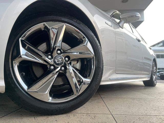 �y����18�C���`�A���~�z�C�[���z�O�ςɃ}�b�`���������A���~�z�C�[���𑕒����Ă���܂��B�e��ЊO�A���~�z�C�[����A�X�^�b�h���X�^�C�����戵�����Ă���܂��B���񂲑��k����������