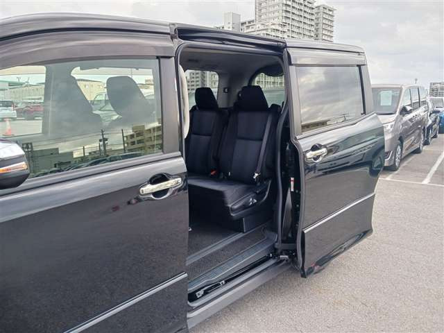 ヴォクシー1.8 ハイブリッド ZS 煌II