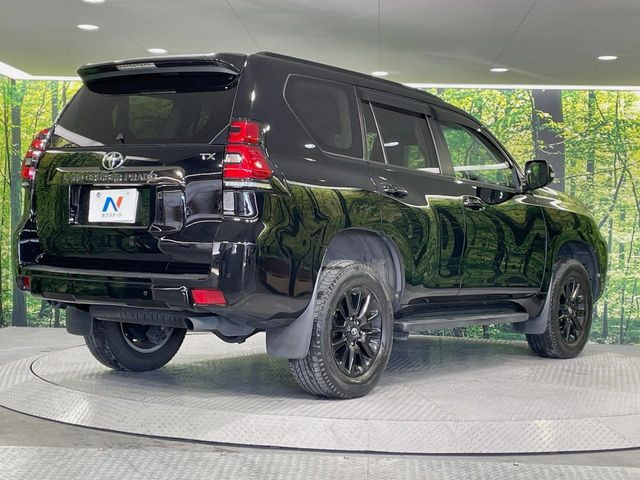 ☆全国のネクステージからお取り寄せが可能※!遠方の店舗に展示してあるクルマが気になる場合も、最寄りの店舗でご覧いただくことが可能です!是非私たちに要望をお聞かせください!※別途費用