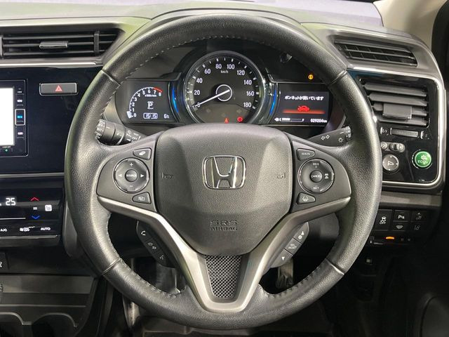 �y�����v�����X�e�A�����O�z�㎿�Ȋv���g�p���邱�ƂŁA��ɂ����������݂ƂĂ��^�]���₷���n���h���ł���