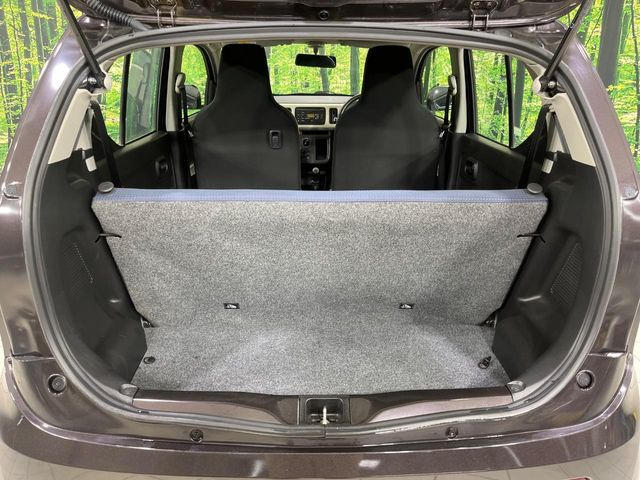 ���i�̂���������ʋ΁A���}���ɏ\���ȉ׎��X�y�[�X���m�ۂ��Ă���܂��B�Z�J���h�V�[�g��|���ƁA�傫�ȉו��̐ύڂ��\�ł���