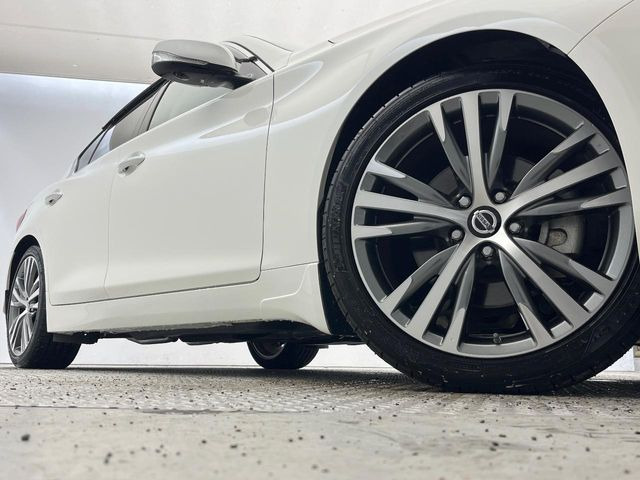 �y����19�C���`�A���~�z�C�[���z�O�ςɃ}�b�`���������A���~�z�C�[���𑕒����Ă���܂��B�e��ЊO�A���~�z�C�[����A�X�^�b�h���X�^�C�����戵�����Ă���܂��B���񂲑��k����������