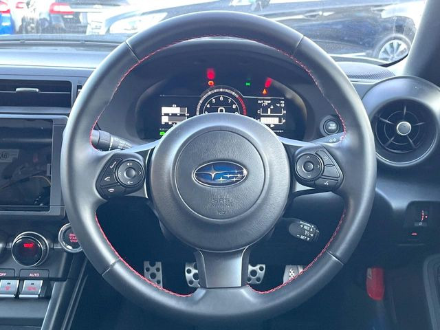 �y�����v�����X�e�A�����O�z�㎿�Ȋv���g�p���邱�ƂŁA��ɂ����������݂ƂĂ��^�]���₷���n���h���ł���