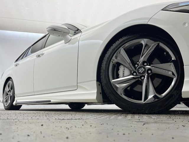 �y����18�C���`�A���~�z�C�[���z�O�ςɃ}�b�`���������A���~�z�C�[���𑕒����Ă���܂��B�e��ЊO�A���~�z�C�[����A�X�^�b�h���X�^�C�����戵�����Ă���܂��B���񂲑��k����������