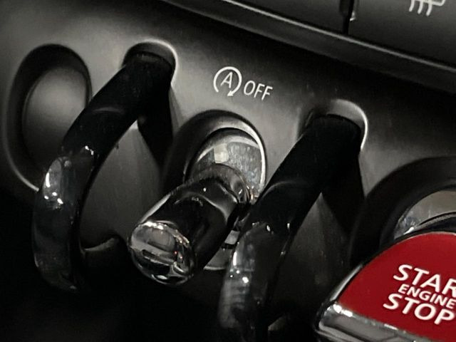 ���A�C�h�����O�X�g�b�v:�ԐM����a�؂Œ�Ԃ����ۂɃG���W�����~���A���ʂȔR���̏����}���܂��B�R��������ی�ɂȂ���@�\��G���W���̓u���[�L�𗣂��΍Ďn�����܂��B