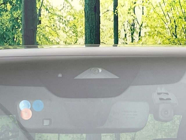 �yi-ACTIVESENSE�z���s���ɑO���̎ԗ�����F�����A�Փ˂������Ȏ��͌x��ƃu���[�L�ŏՓˉ���Ɣ�Q�y�����A�V�X�g�B�����S�Ƀh���C�u�����y���݂��������܂��B