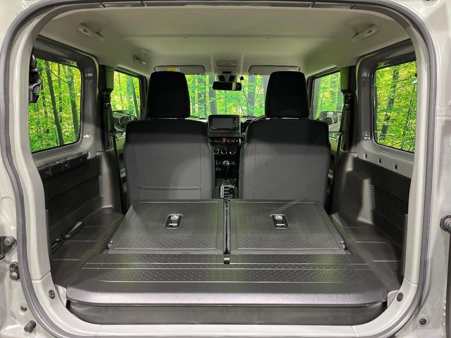 ���i�̂���������ʋ΁A���}���ɏ\���ȉ׎��X�y�[�X���m�ۂ��Ă���܂��B�Z�J���h�V�[�g��|���ƁA�傫�ȉו��̐ύڂ��\�ł���