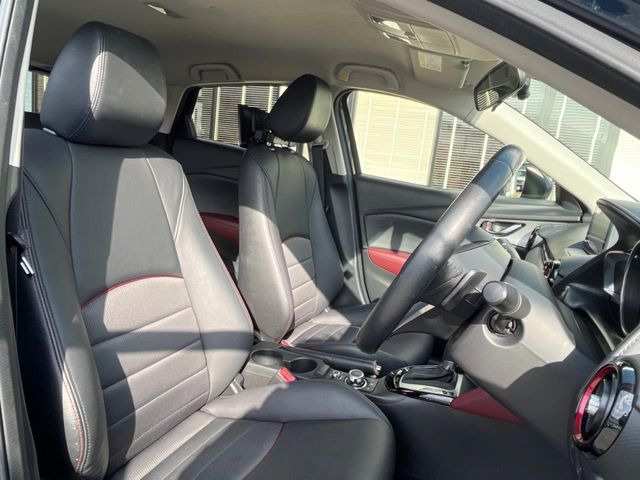 �y����R���r�V�[�g�z�������ƍ���S�n�𗼗������l�C�̃V�[�g���w�ʁE���ʂ̃t�@�u���b�N�f�ނ́A�ʋC���̗ǂ��⊊��ɂ����ɗD��Ă��܂��B�C���╞���ɍ��E���ꂸ���K�ɂ���肢�������܂��B