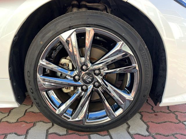 �y����18�C���`�A���~�z�C�[���z�O�ςɃ}�b�`���������A���~�z�C�[���𑕒����Ă���܂��B�e��ЊO�A���~�z�C�[����A�X�^�b�h���X�^�C�����戵�����Ă���܂��B���񂲑��k����������