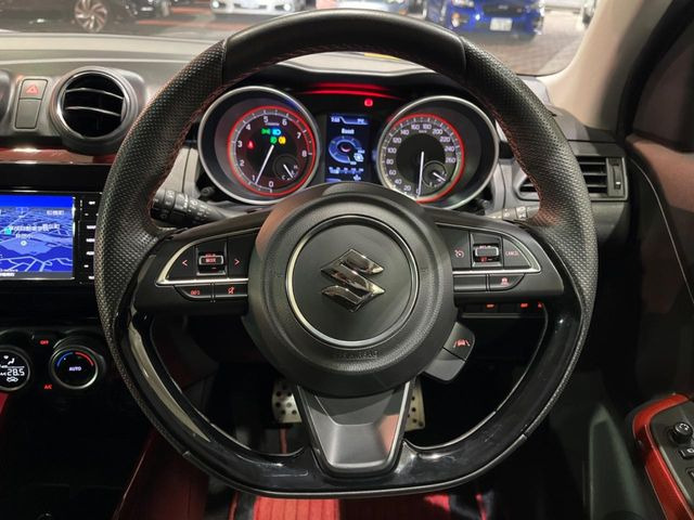 �y�����v�����X�e�A�����O�z�㎿�Ȋv���g�p���邱�ƂŁA��ɂ����������݂ƂĂ��^�]���₷���n���h���ł���